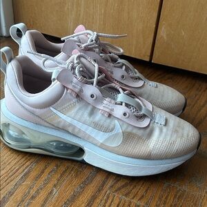 Nike Women’s Pink Air Athletic Sneakers (item5)